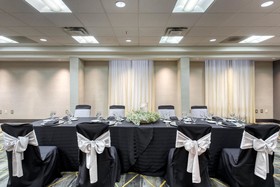 Holiday Inn & Suites Atlanta Airport-North