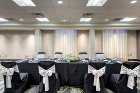 Holiday Inn & Suites Atlanta Airport-North