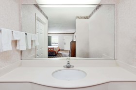 Super 8 by Wyndham Ft. Oglethorpe GA/Chatt TN Area