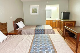 Hahira Inn By OYO near Valdosta