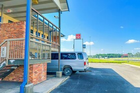 Hahira Inn By OYO near Valdosta