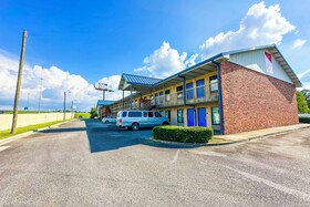 Hahira Inn By OYO near Valdosta