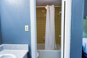 Hahira Inn By OYO near Valdosta