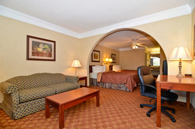 Peach State Inn & Suites