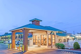 Days Inn by Wyndham Jackson