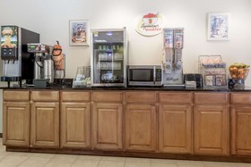 Super 8 by Wyndham Lavonia