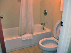 Rodeway Inn & Suites