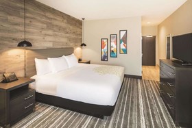 La Quinta Inn & Suites by Wyndham McDonough