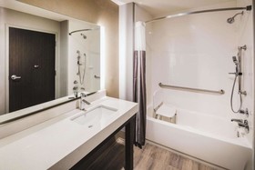 La Quinta Inn & Suites by Wyndham McDonough