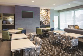 La Quinta Inn & Suites by Wyndham McDonough