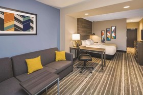 La Quinta Inn & Suites by Wyndham McDonough