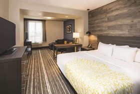 La Quinta Inn & Suites by Wyndham McDonough