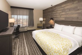La Quinta Inn & Suites by Wyndham McDonough
