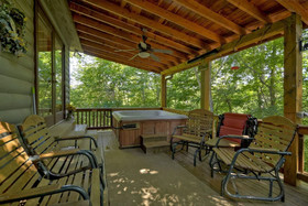 Snuggle Inn & Treehouse