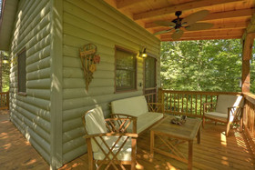 Snuggle Inn & Treehouse