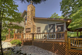 Snuggle Inn & Treehouse