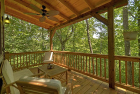 Snuggle Inn & Treehouse