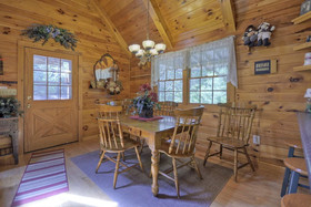 Snuggle Inn & Treehouse