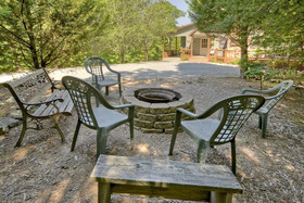 Snuggle Inn & Treehouse