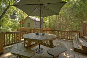 Snuggle Inn & Treehouse