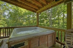 Snuggle Inn & Treehouse