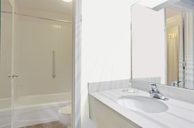 Red Carpet Inn & Suites