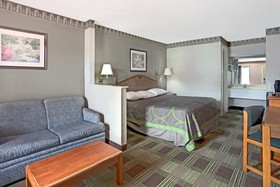 Red Carpet Inn & Suites