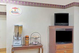 Red Carpet Inn & Suites