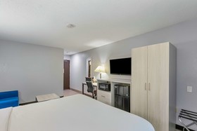 Days Inn by Wyndham Savannah Gateway I-95