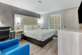 Days Inn by Wyndham Savannah Gateway I-95