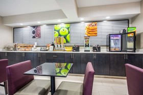 La Quinta Inn & Suites by Wyndham Snellville - Stone Mountain