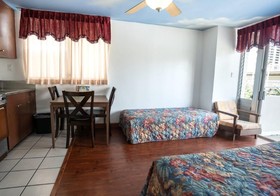 Holiday Surf Hotel