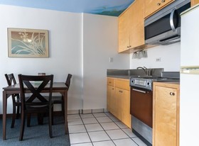 Holiday Surf Hotel