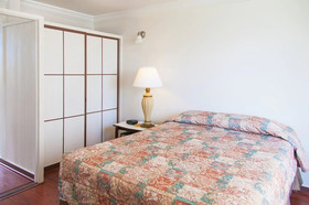 Holiday Surf Hotel