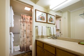 Waikiki Banyan Tower 2 by VRI Americas