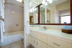 Waikiki Banyan Tower 2 by VRI Americas