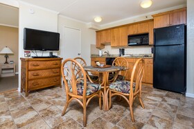 Waikiki Banyan Tower 2 by VRI Americas