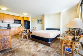 Waikiki Banyan Tower 2 by VRI Americas
