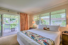 Royal Lahaina Resort & Bungalows