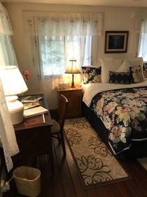 Hale Maluhia Country Inn