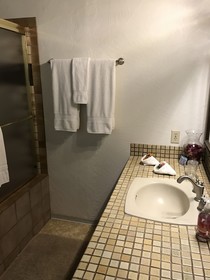 Hale Maluhia Country Inn