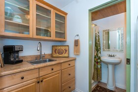 Kona Islander Inn Hotel