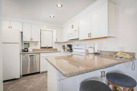 Royal Sea Cliff Kona by Outrigger