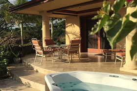 Villa Quatro and Hale Pinao