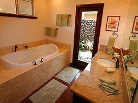 Villa Quatro and Hale Pinao