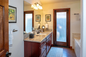 Villa Quatro and Hale Pinao