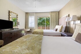 Plantation Hale Suites