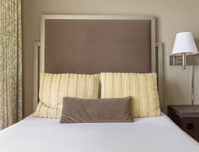 Plantation Hale Suites