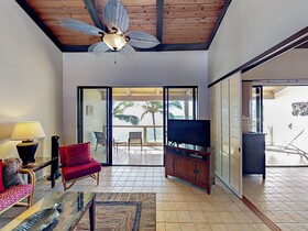 Kona Surf & Racquet Club