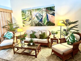 Kona Surf & Racquet Club